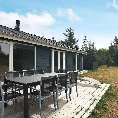 Holiday home Four-bedroom In 4