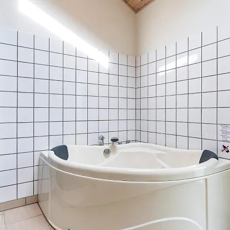 Four-bedroom In 4 Aalbaek